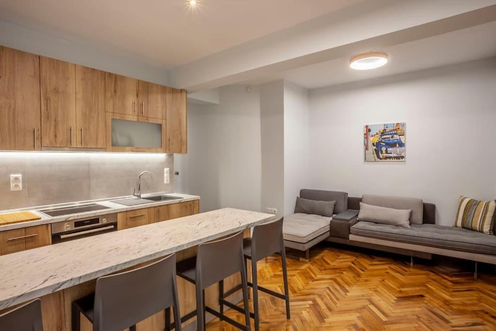 Karolou Ntil- Ground Floor Suite เทสซาโลนิกิ ภายนอก รูปภาพ