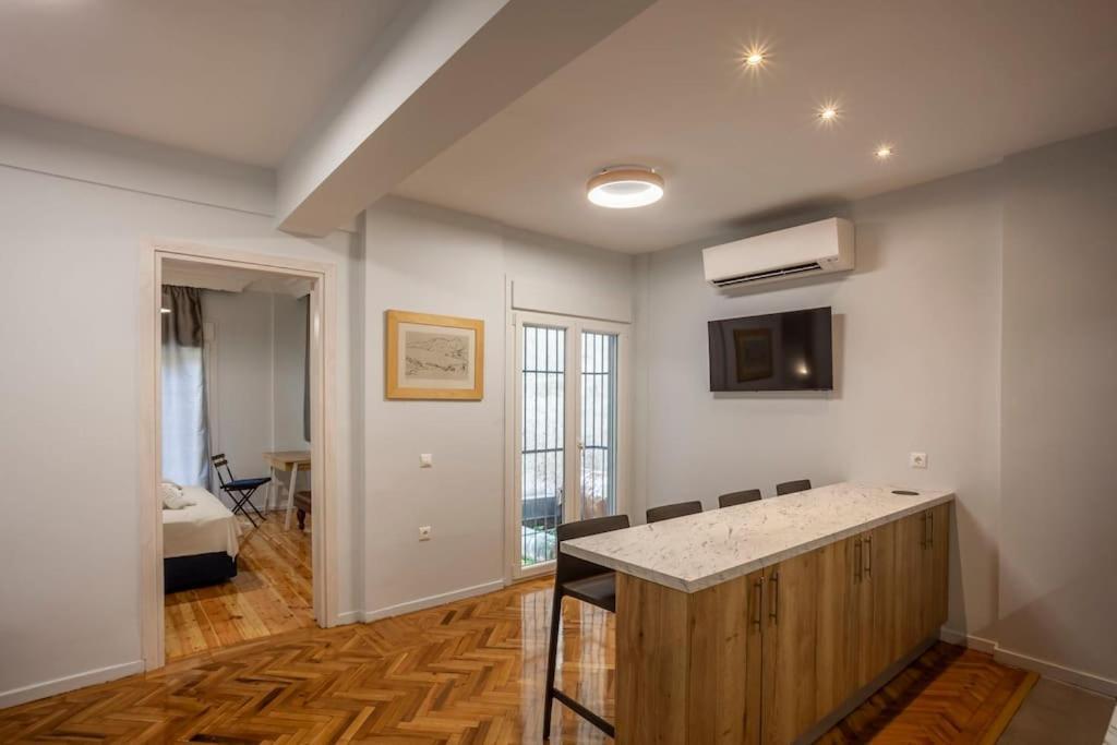 Karolou Ntil- Ground Floor Suite เทสซาโลนิกิ ภายนอก รูปภาพ