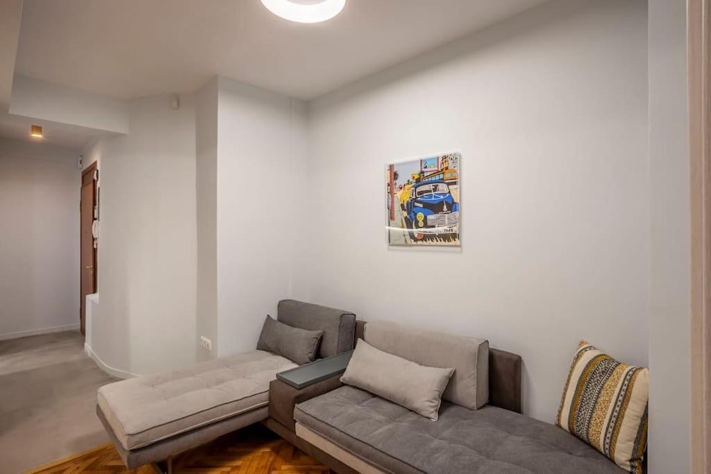 Karolou Ntil- Ground Floor Suite เทสซาโลนิกิ ภายนอก รูปภาพ